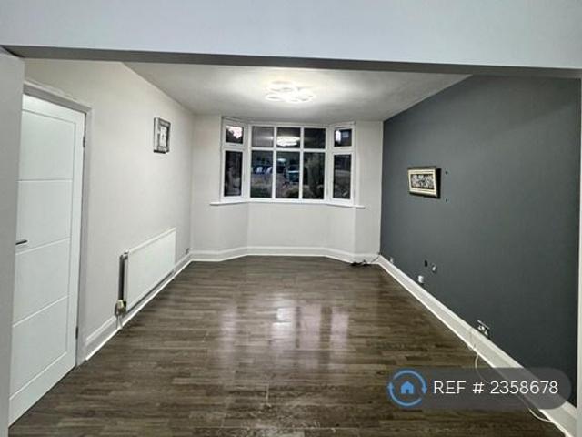 Perry Road, Nottingham, NG5 3 bed semi detached house to rent £1,395 pcm £322 pw