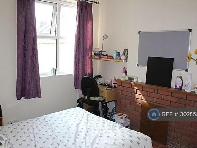 Perry St, Northampton, NN1 1 bed in a house share to rent £550 pcm £127 pw