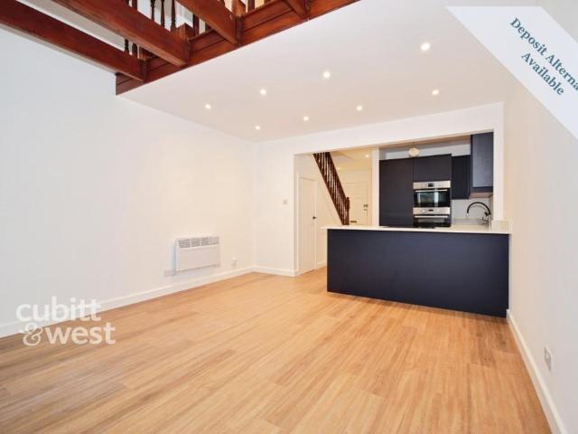 Perryfield Road, Crawley, RH11 1 bed apartment to rent £1,250 pcm £288 pw