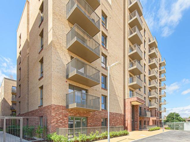 Perryfield Way, Colindale, London NW9, 3 bed flat to rent, £2,800 pcm | PrimeLocation