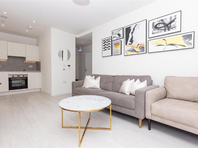 Perryfield Way, London, NW9 1 bed apartment to rent £1,750 pcm £404 pw