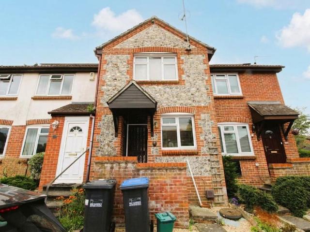 Perryfields, Burgess Hill, RH15 2 bed terraced house to rent £1,400 pcm £323 pw