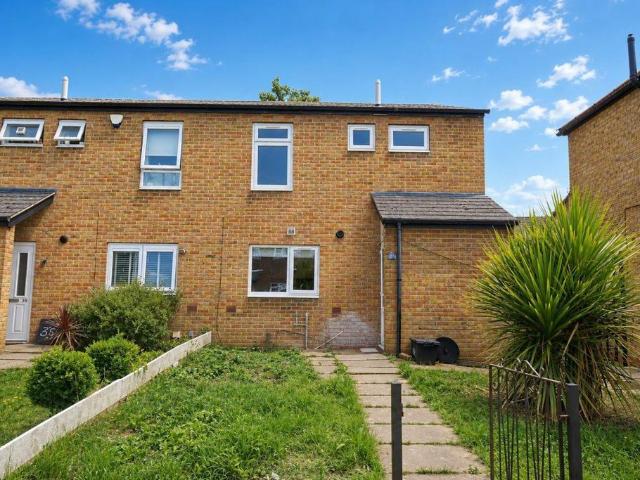 Pershore Close Gants Hill 3 bed house to rent £1,900 pcm £438 pw