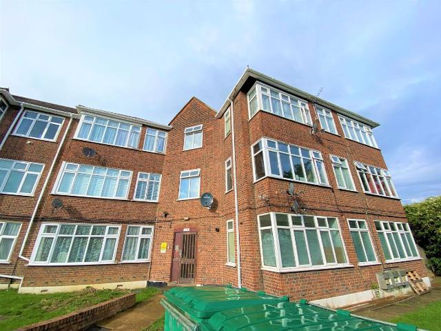 Pershore Close, Ilford IG2, 1 bed flat to rent, £1,450 pcm | PrimeLocation