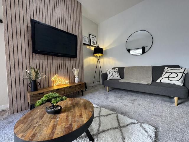 Pershore Road Copy, Selly Park B29 5 bed house to rent £2,390 pcm £552 pw