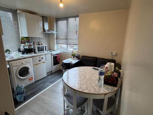 Pershore Road, Stirchley B30 2 bed flat to rent £1,050 pcm £242 pw