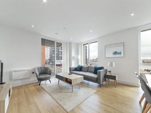 Pershore Street, Birmingham B5 3 bed flat to rent £1,750 pcm £404 pw