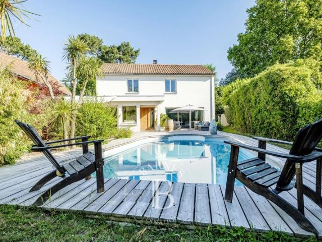 Pessac Centre Maison de 235 m² Piscine Jardin de 1000 m² Dépendance de 45 m²