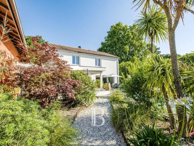 Pessac Centre Maison de 235 m² Piscine Jardin de 1000 m² Dépendance de 45 m²