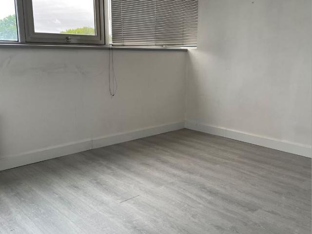 Pessac Alouette. T2 Bis 59 m² Chambre + Bureau. Tram à pied