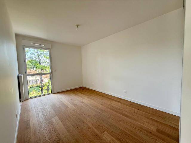 PESSAC Lumineux T4 en duplex avec terrasse