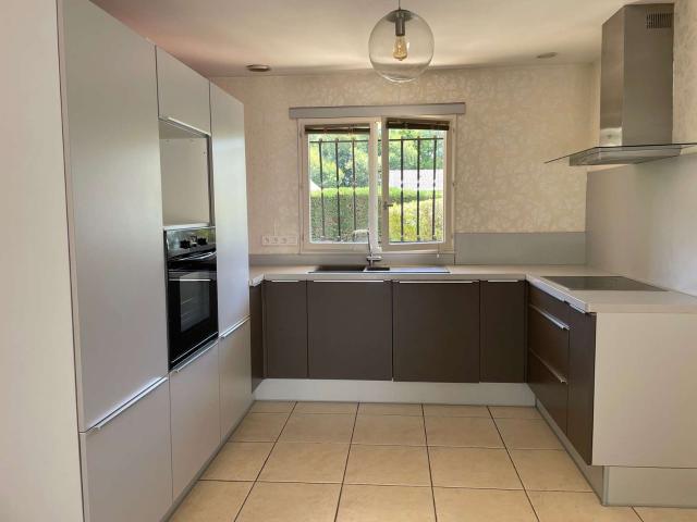 Pessac Magonty. Maison Plain Pied 3 Chambres. Véranda. Garage. Terrain 491 m²