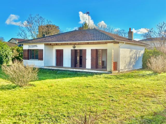 PESSAC Maison des années 1960 sur une parcelle de 1200 m2 environ non divisible