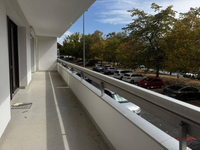 Pessac sortie 14 Grand T3 de 86 m2 avec balcon et place de p