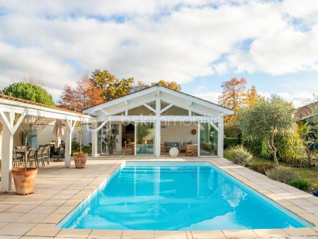Pessac – Quartier de l’Alouette Maison familiale de plain pied – 175 m² – Terrain 800 m² avec piscineB