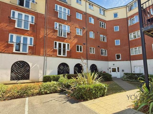 Pettacre Close, London SE28 2 bed flat to rent £1,600 pcm £369 pw
