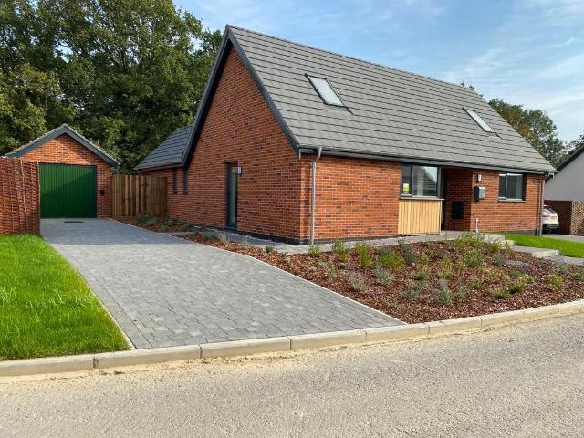 Petticoat Close, East Harling, NORWICH 3 bed chalet to rent £1,500 pcm £346 pw