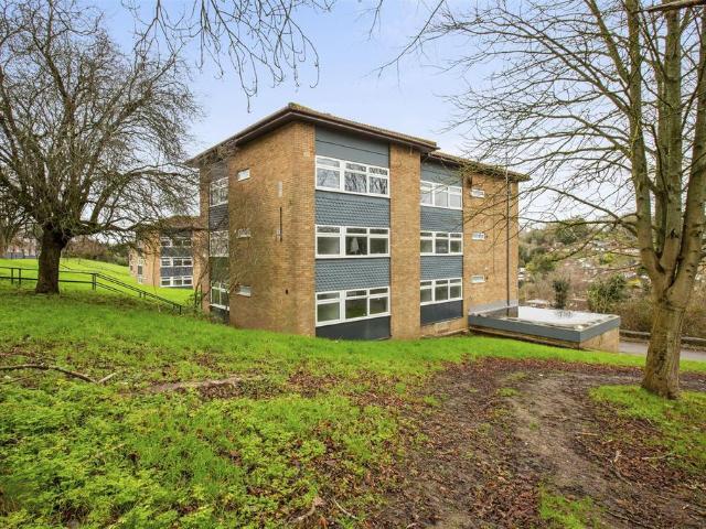 Pettifer Way, High Wycombe HP12 1 bed apartment to rent £1,150 pcm £265 pw