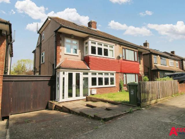 Pettits Boulevard, Romford, RM1 4 bed semi detached house to rent £3,250 pcm £750 pw