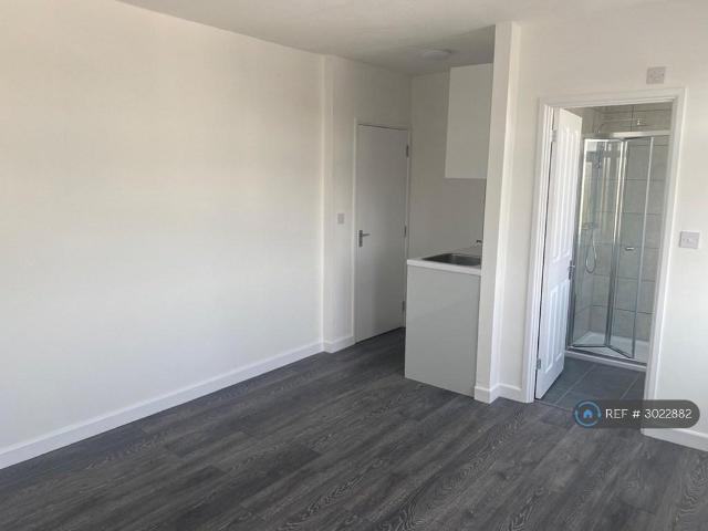Petts Wood, Orpington, BR5 1 bed in a flat share to rent £1,250 pcm £288 pw