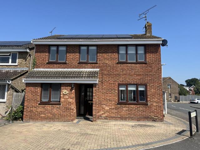 Petunia Crescent, Chelmsford, CM1 4 bed detached house to rent £2,250 pcm £519 pw