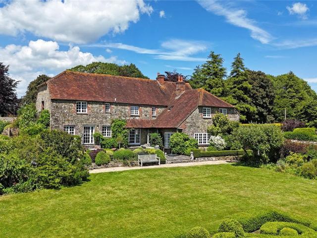 Petworth, West Sussex 5 bed detached house to rent £6,000 pcm £1,385 pw