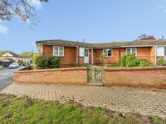 Petworth, Great Holm, Milton Keynes, MK8 2 bed bungalow to rent £1,300 pcm £300 pw
