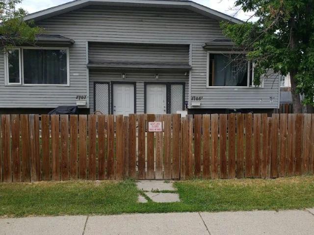 PET FRIENDLY, 3 BDRM IN FOREST LAWN — 3 Bedrooms+ Den Fourplex