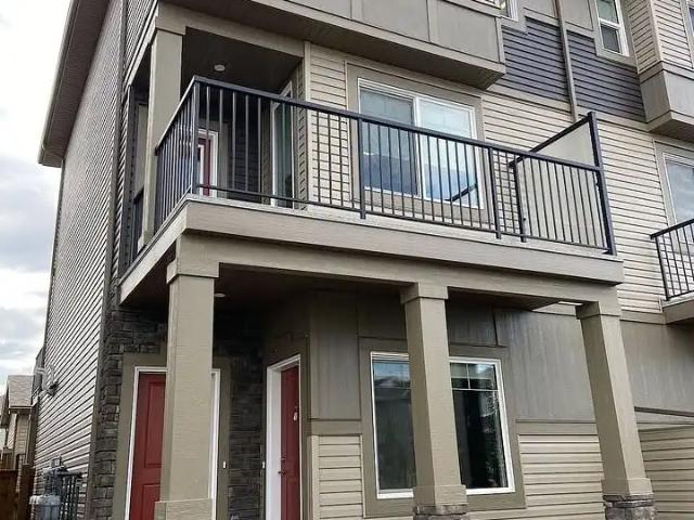 Pet Friendly 3 Bed 2½ bath, 2 storey townhouse + Single Garage, in Leduc