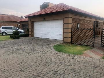 Pet Friendly 3 bedroom Cluster in Brackenhurst