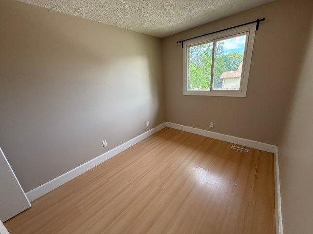 Pet Friendly 3 Bedroom Townhouse with Finished Basement in Hairsine!