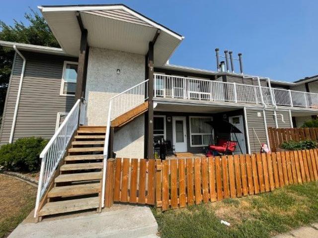 Pet Friendly 3 Bedroom Upper Level Condo – Overlooking Green Space in Hairsine