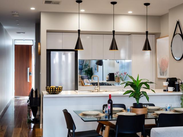Pet friendly and fully furnished executive townhouse close to the CBD FREE Wifi and Netflix