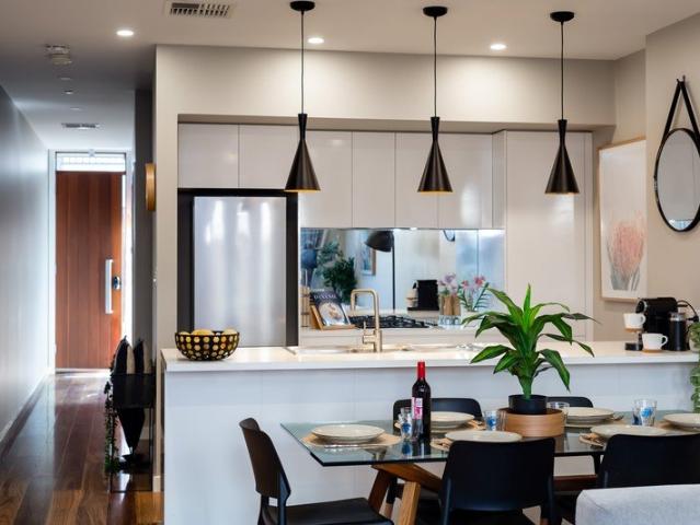 Pet friendly and fully furnished executive townhouse close to the CBD FREE Wifi and Netflix