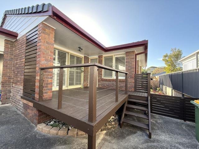 PET FRIENDLY BRIGHT AND DELIGHTFUL BEACHSTYLE DUPLEX
