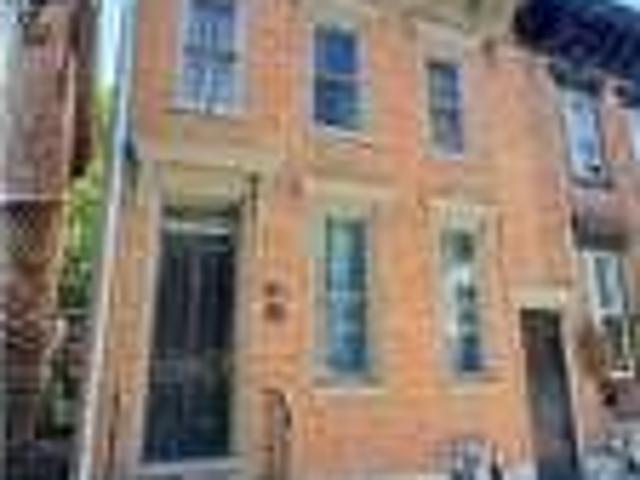 Pet friendly downtown Carlisle w parking & yard