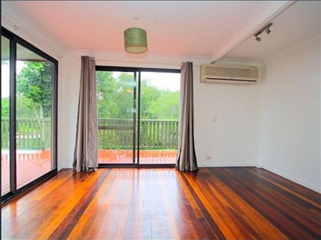 Pet Friendly Fully Fenced + Wardrobes Air con & Modern Kitchen Quiet Location Backs onto Rear Reserve with Direct Gate Access