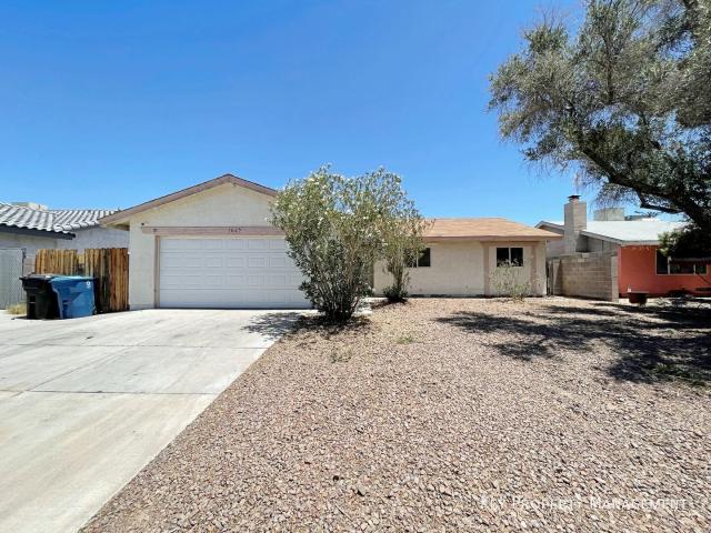 Pet Friendly Single Story Home with a 2 Car Garage & RV Parking