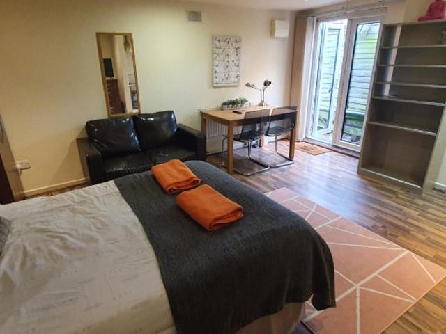 Pet Friendly Studio with private Garden Space