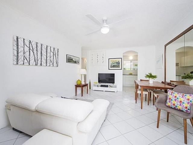PET FRIENDLY PARKSIDE LIVING moments from the beach