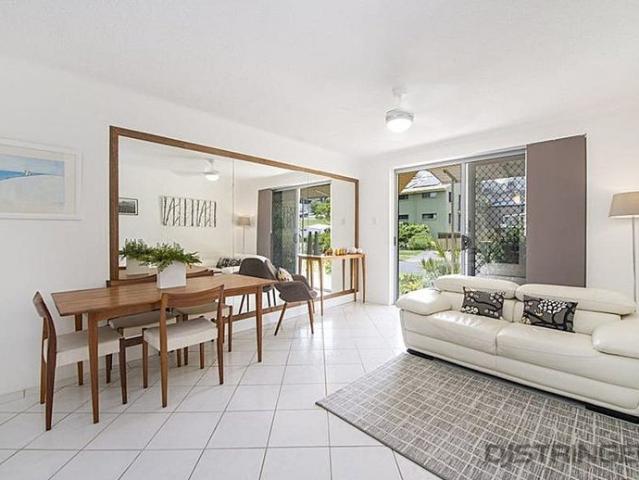PET FRIENDLY PARKSIDE LIVING moments from the beach