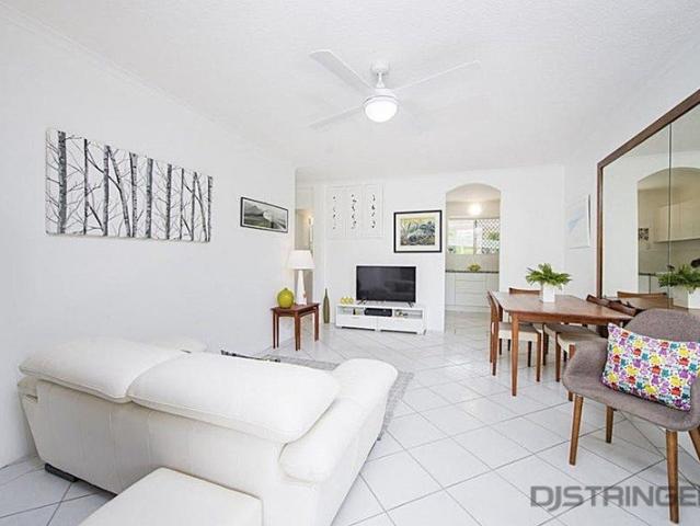 PET FRIENDLY PARKSIDE LIVING moments from the beach
