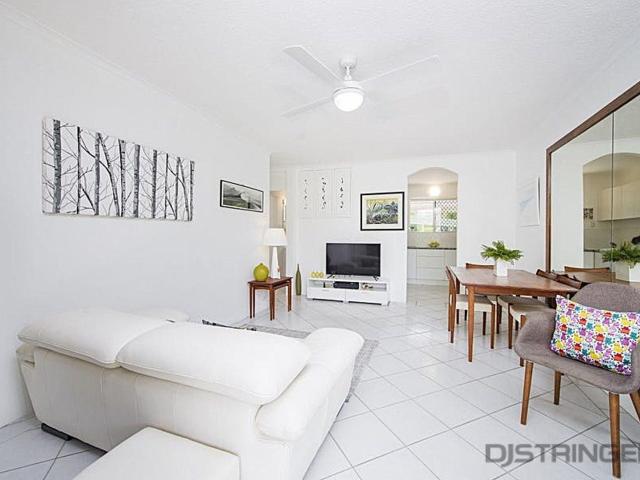 PET FRIENDLY PARKSIDE LIVING moments from the beach