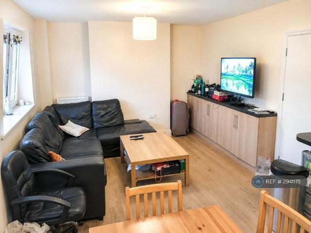 Peter Hills House, London, SE16 5 bed maisonette to rent £4,400 pcm £1,015 pw