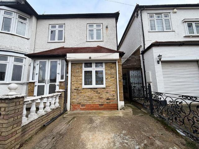 Peterborough Gardens, Ilford, IG1 Studio to rent £1,000 pcm £231 pw