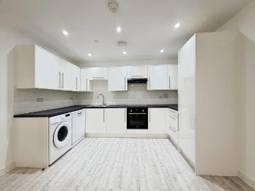 Peterborough, PE2 2 bed apartment to rent £1,150 pcm £265 pw