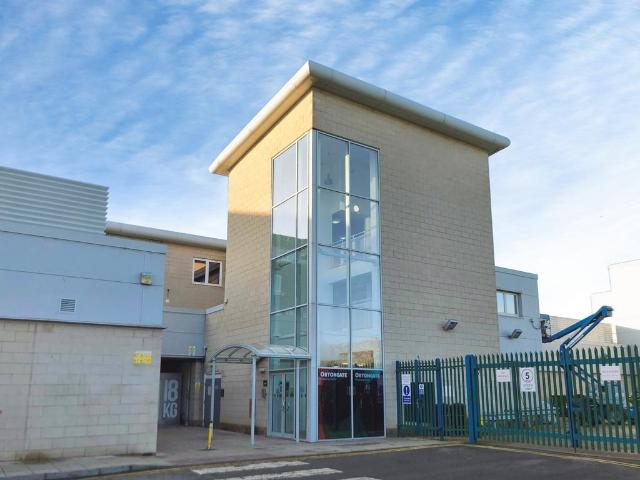 Peterborough, PE2 2 bed apartment to rent £825 pcm £190 pw