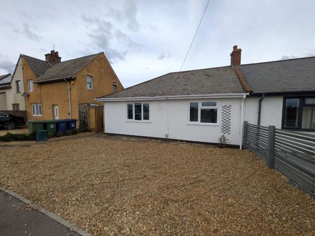 Peterborough Road, Whittlesey, Peterborough, Cambridgeshire PE7, 3 bed bungalow to rent, £1,100 pcm | PrimeLocation