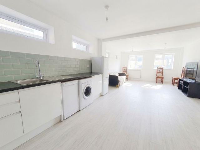 Peterborough Road, Harrow HA1, 2 bed property to rent, £1,750 pcm | PrimeLocation