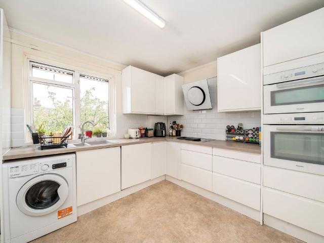Peterborough Road, London SW6, 3 bed flat to rent, £3,500 pcm | PrimeLocation